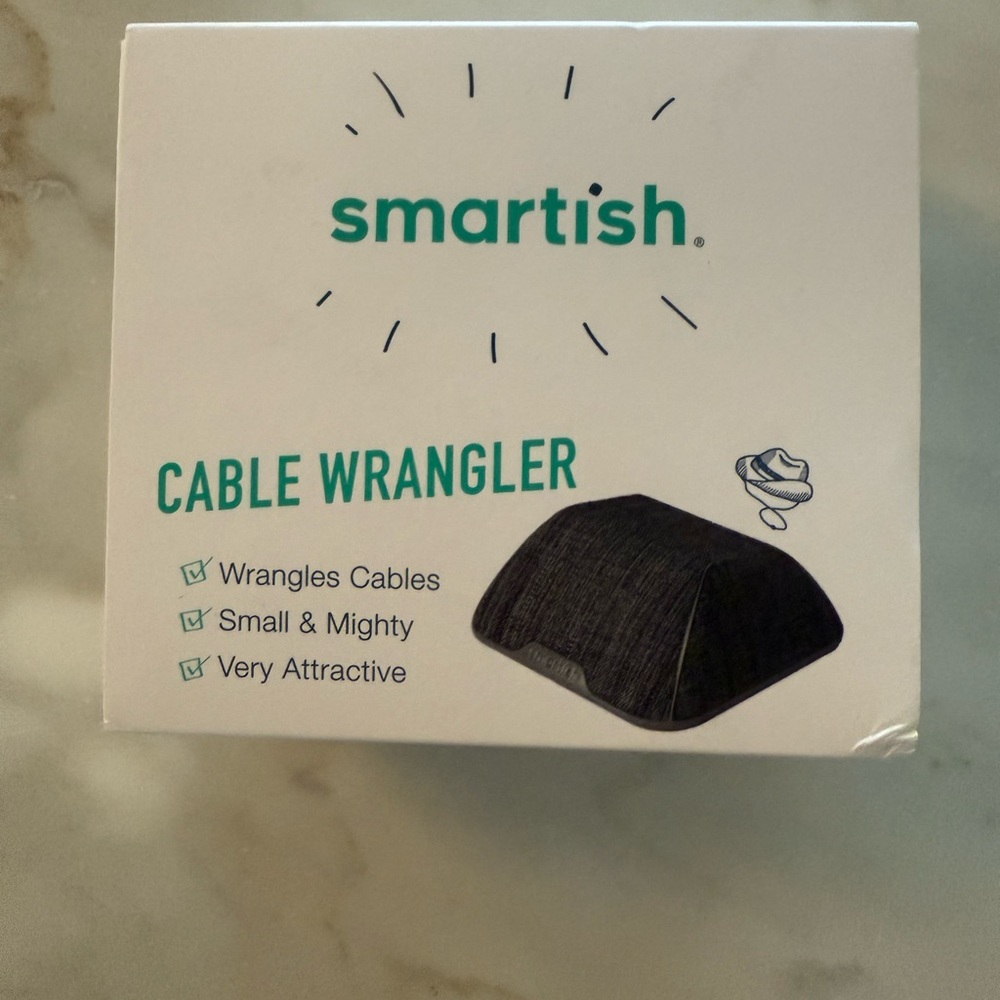 Smartish Cable Wrangler in Gray. New in box